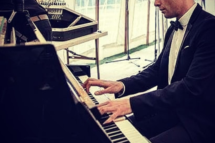 Lee Smallman Pianist