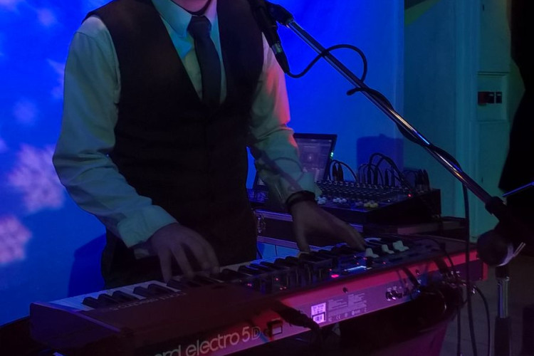 Neil Elliott Sunderland Wedding Singer