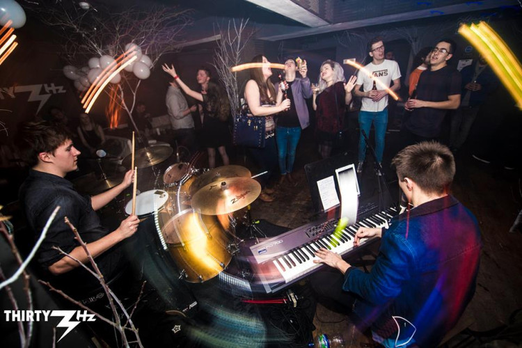 Joe Penfold VOCALIST PIANIST From Kent Essex