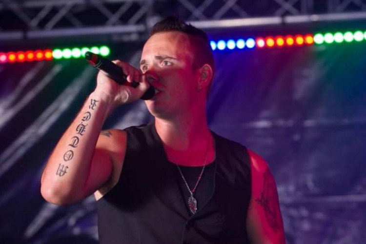 The Essential Robbie The Number one Robbie Williams Tribute in the UK 6