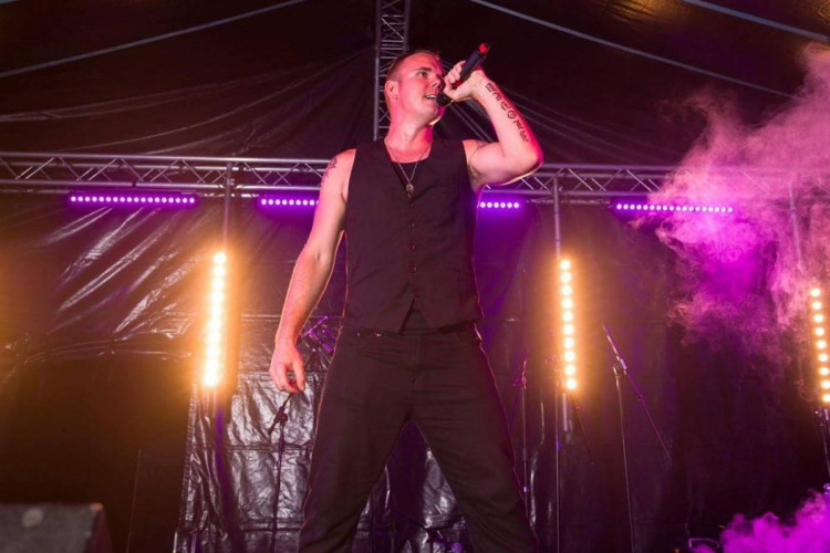 The Essential Robbie The Number one Robbie Williams Tribute in the UK 7