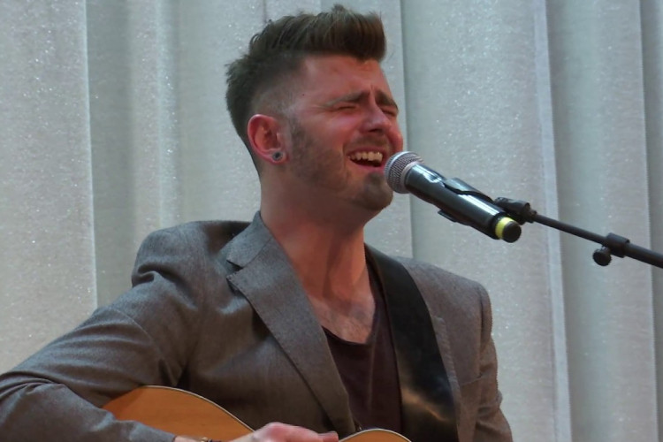Dale Ellis Represented by Hireaband.co.uk