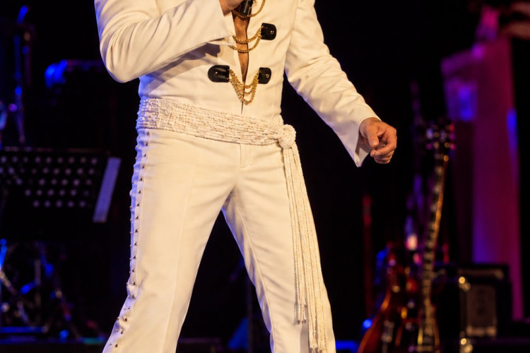 Paul Francis Thorpe party entertainment in white chain jumpsuit singing on stage