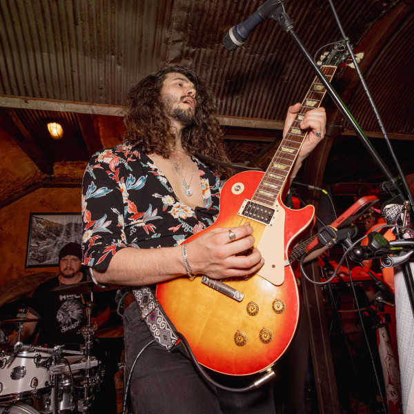 the honey function band guitarist solo les paul guitar live