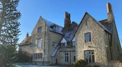 Creslow Manor