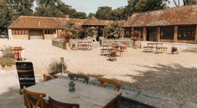 Kingston Country Courtyard